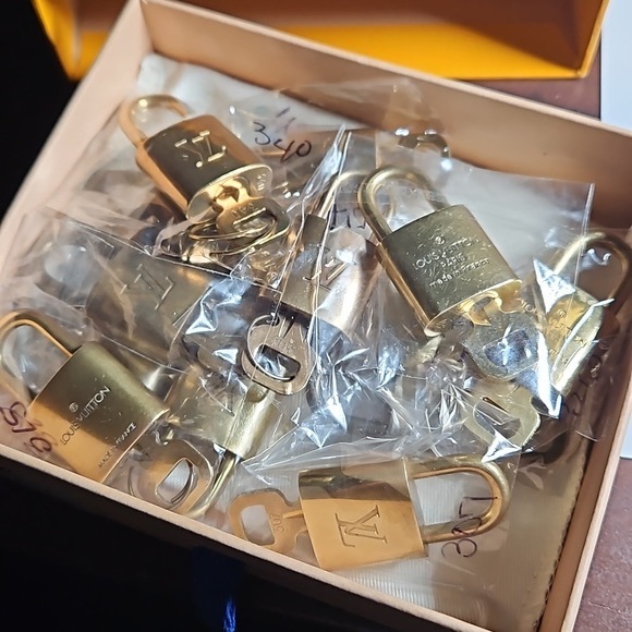Jewelry - 🔐Scam Alert!🔐